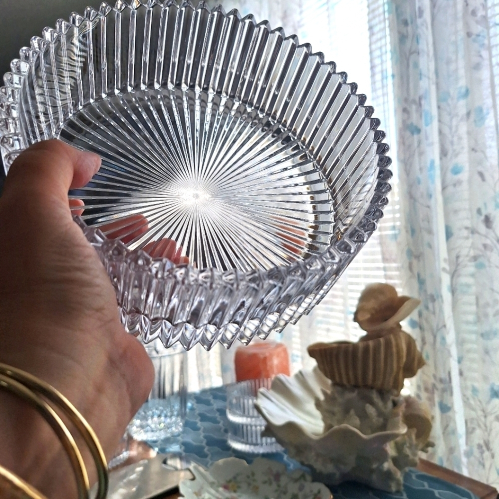Mikasa Hostess Diamond Fire Cut Crystal Bowl - Picture 15 of 16